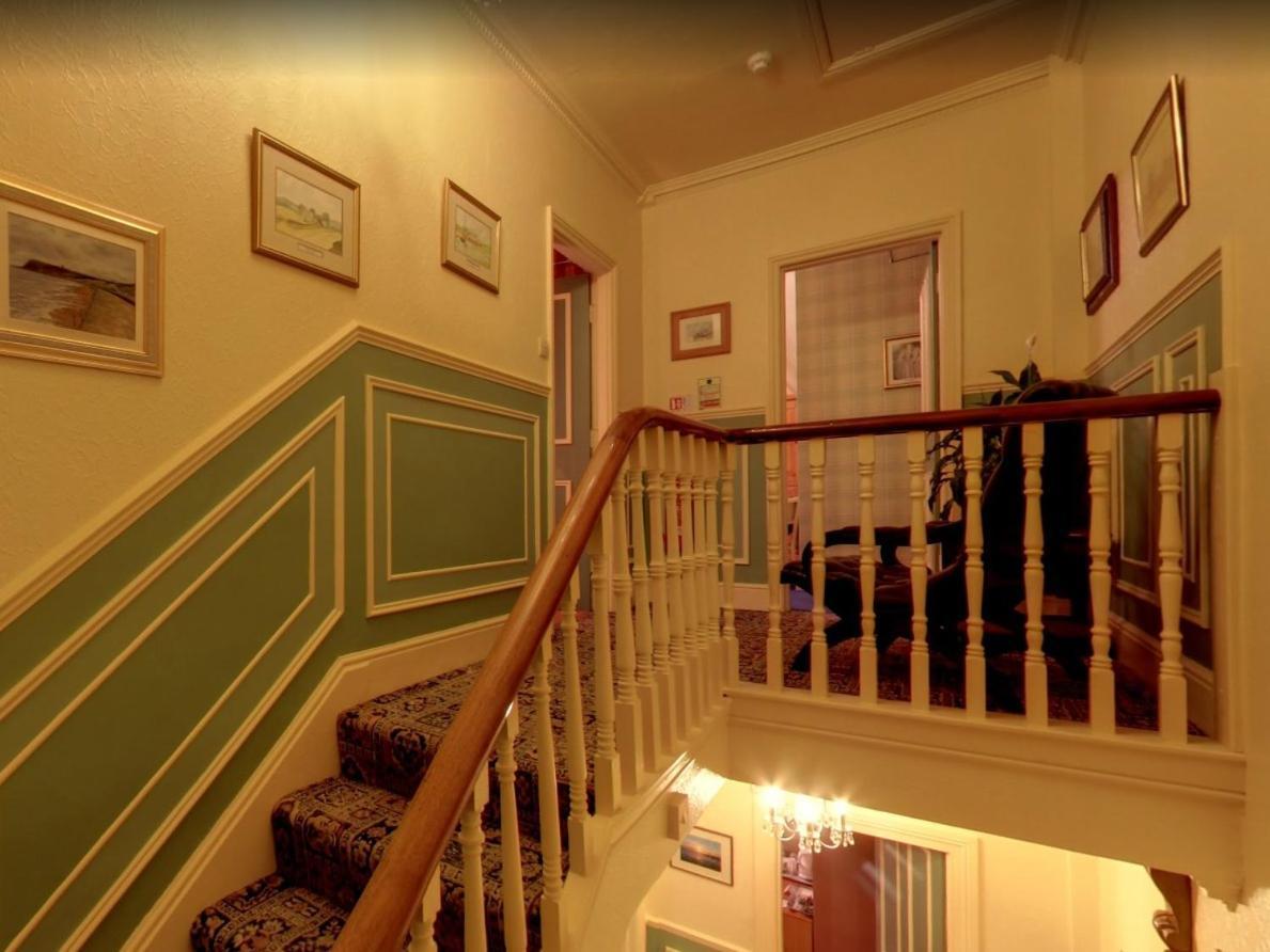 อธล เกสท์เฮาส์ Bed & Breakfast ฟายลี ภายนอก รูปภาพ