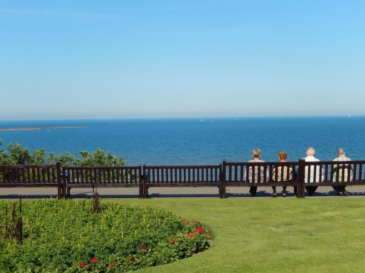 อธล เกสท์เฮาส์ Bed & Breakfast ฟายลี ภายนอก รูปภาพ