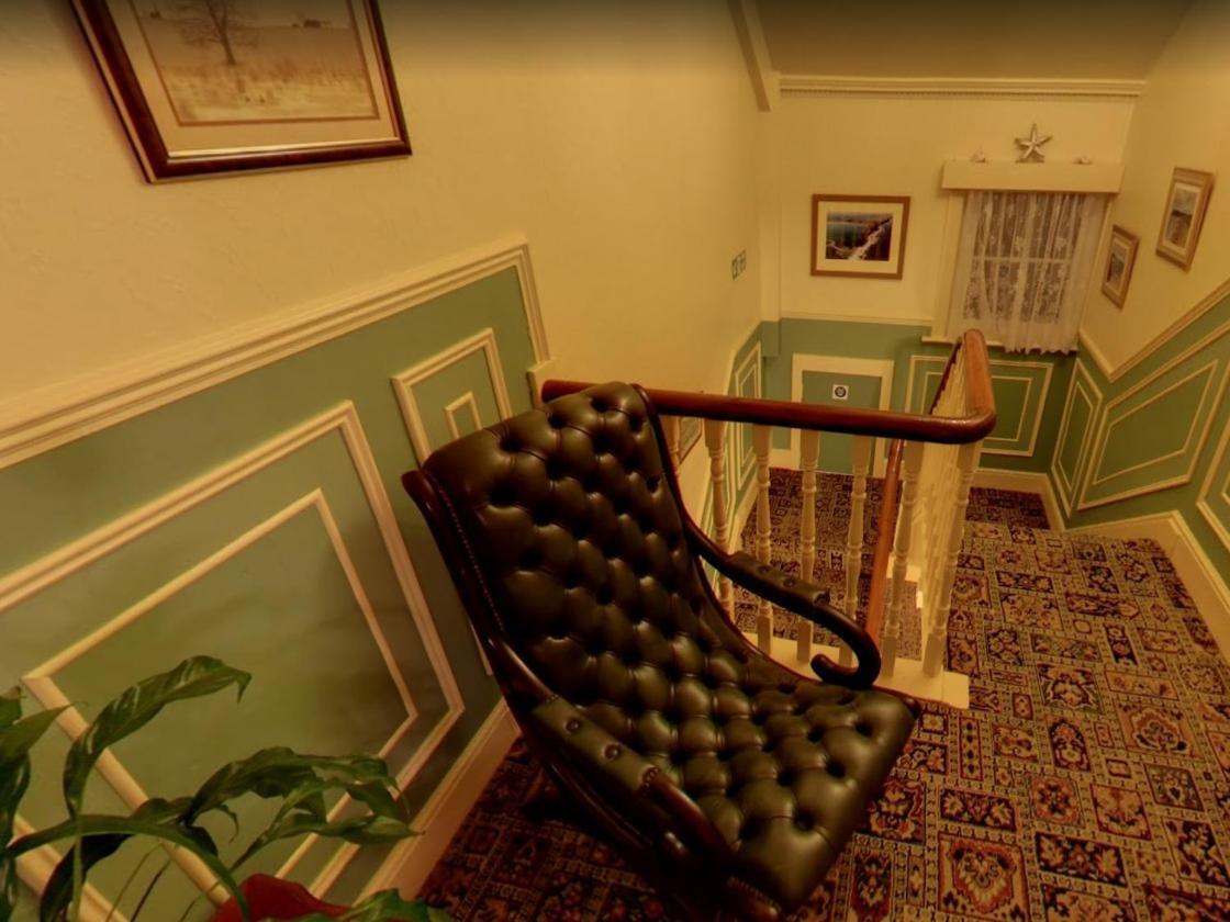 อธล เกสท์เฮาส์ Bed & Breakfast ฟายลี ภายนอก รูปภาพ