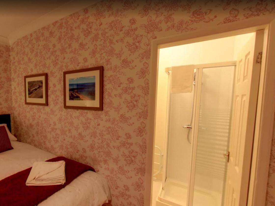 อธล เกสท์เฮาส์ Bed & Breakfast ฟายลี ห้อง รูปภาพ