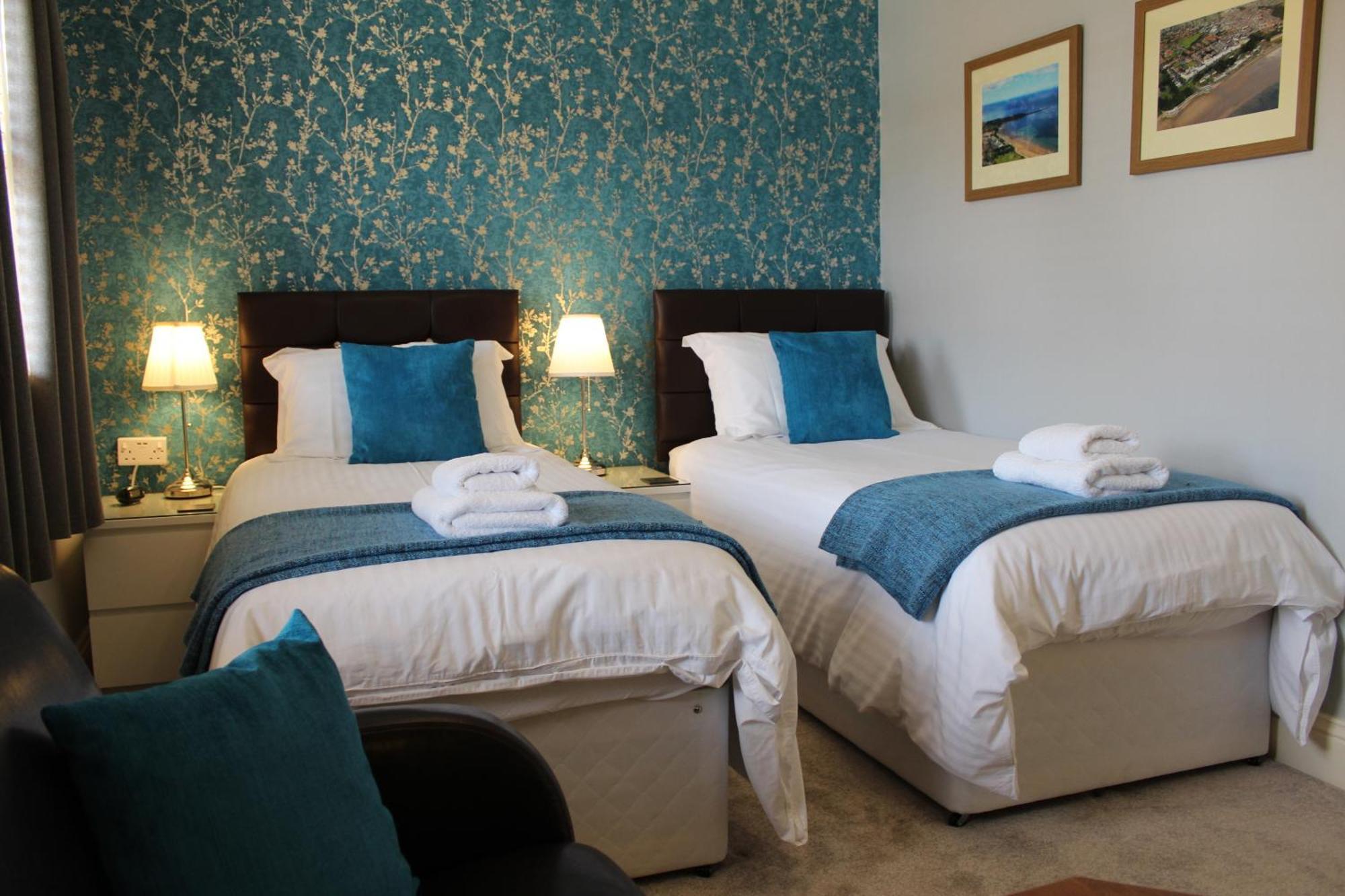 อธล เกสท์เฮาส์ Bed & Breakfast ฟายลี ภายนอก รูปภาพ